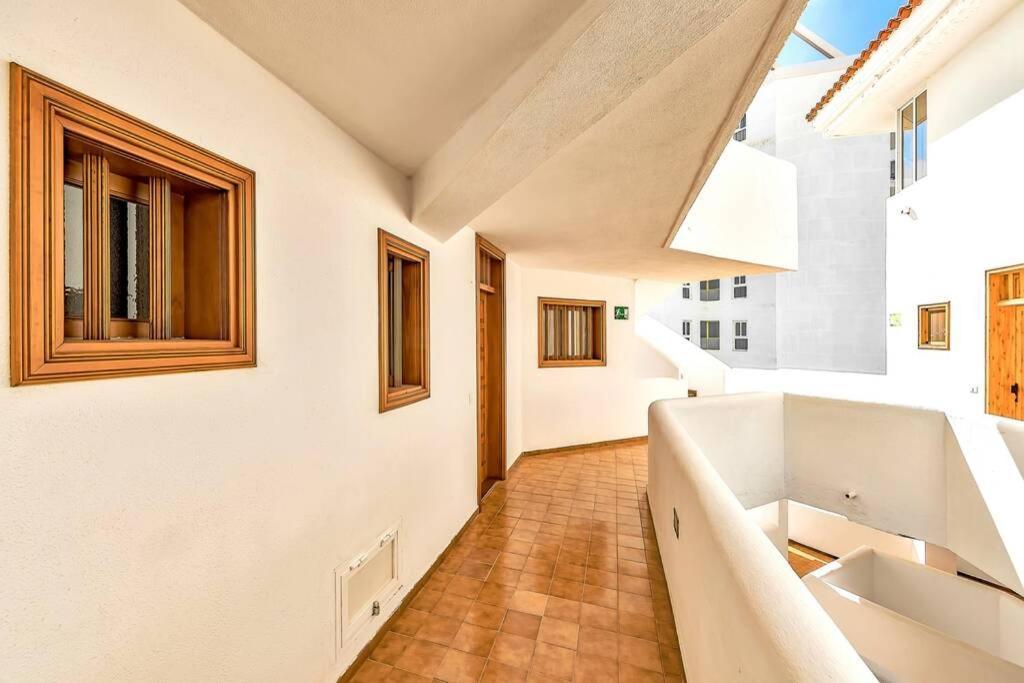 Modern Apartment In Parque Royal I, Playa Fanabe アデヘ エクステリア 写真